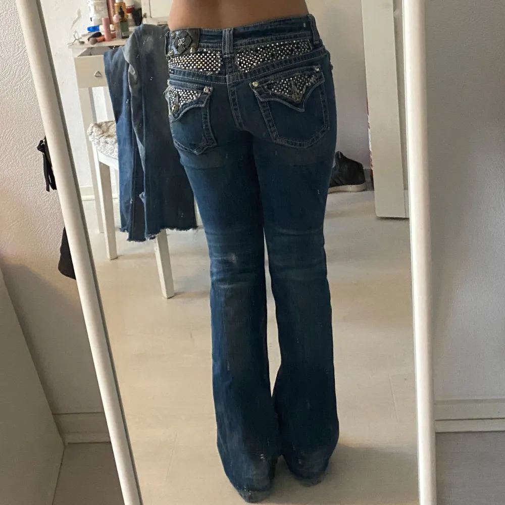 Säljer dessa jättesnygga miss me jeansen från benimdenim. Säljer då de inte används så mycket, köpta för 900kr. Jeans & Byxor.