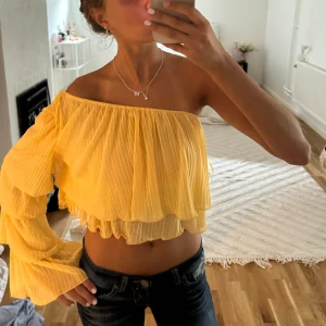 Topp/blus - Topp/blus från Zara, off shoulder/ en arm 