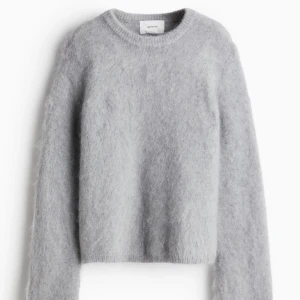 Mohairtröja  - Säljer denna tröja då jag önskar en större storlek. Nyskick, aldrig använd med prislapp kvar🤗