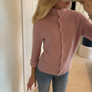 Kofta i ull - Så fin kofta i ull från zara💕 sparsamt använd 