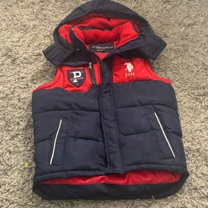 Väst - Äkta Ralph Lauren som är köpt i USA🌟