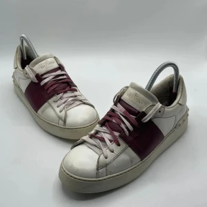 VALENTINO OPEN - Ett par valentino open i storlek 38 passar 39, 7,5/10 skick och pris kan diskuteras 