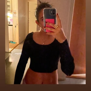 Zara tröja  - Snygg tröja från zara, slutsåld på hemsidan💕säljer då den ej kommer till användning, är som en helt ny🩷