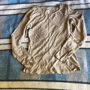 Tröja - Basic beige långärmad från HM!