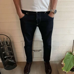 Dondup Jeans - Säljer nu dessa stilrena dondup jeans med inga defekter. Perfekta nu till hösten. Size 34. Hör av er om ni har några frågor💯