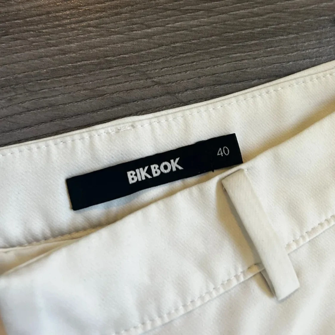 Bikbok låg midjade byxor  - 90