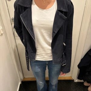 Mockajacka  - Säljer en fin mockajacka i bra skick.  Hör av er vid funderingar och frågor 