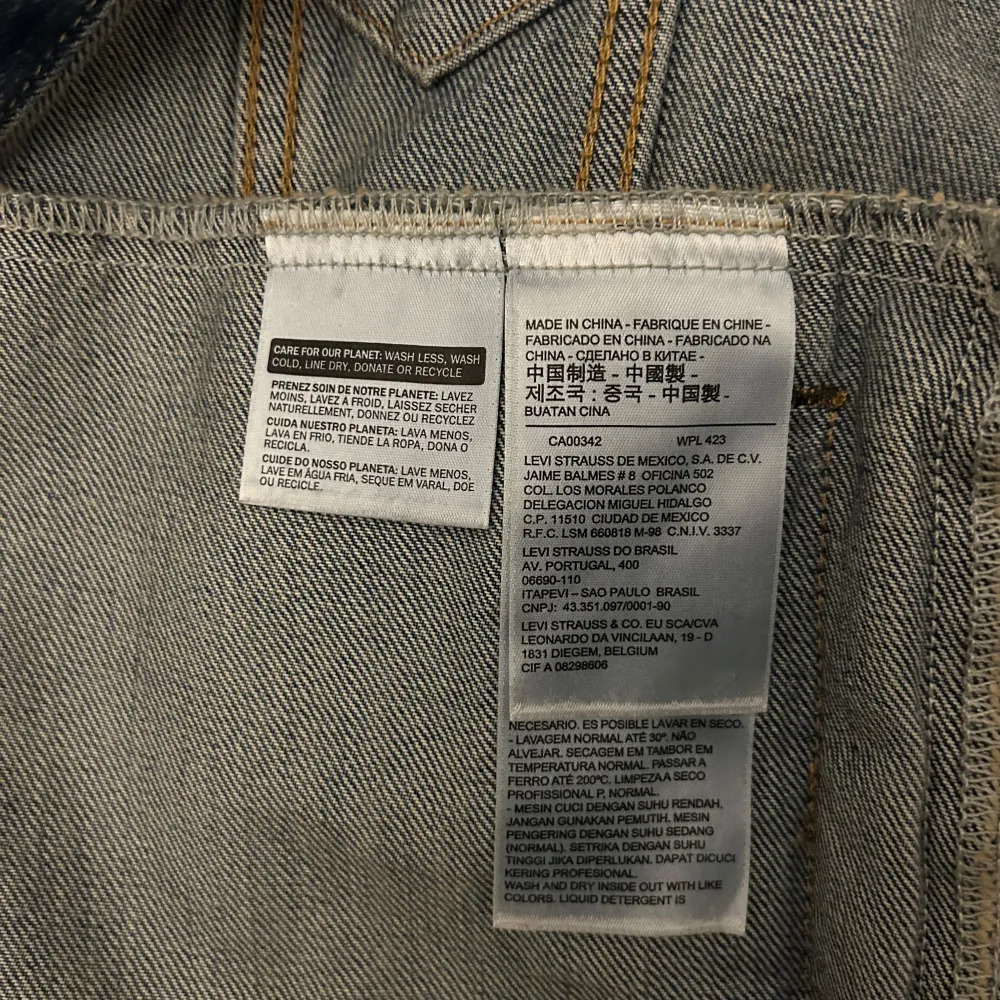 Jeansjacka i nyskick från Levi’s. Storlek S. (WPL423). Jackor.