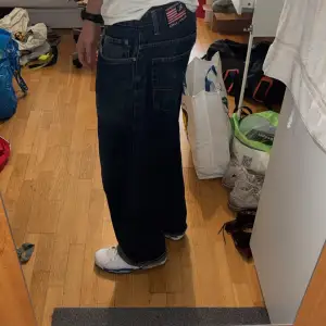 Vintage baggy jeans från Polo Ralph Lauren. Storlek 32x30. Använda men i gott skick