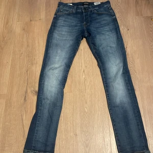 Jack and Jones - Fräscha Jack and Jones jeans Modell slim Glenn