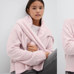 Ljusrosa stickad kofta - Gina tröja helt ny saknar ändast prislapp!💕