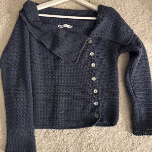 Blå stickad tröja - Använt föräldrar gånger som ny 