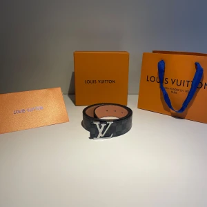 Bälte - Måtten är 110cm och allt i bilderna ingår! Skriv om du undrar något 👍👍