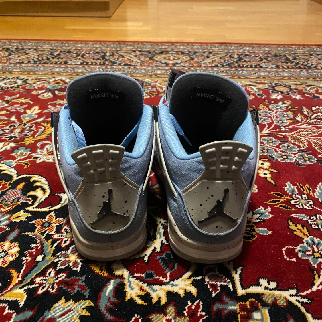 Jordan 4 UNC  - 1