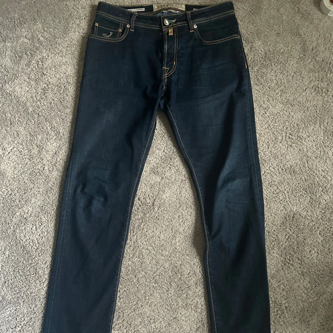 Mörkblå jeans från Jacob Cohen