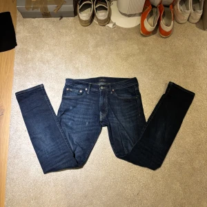 Ralph lauren Jeans 30/32 - Ralph lauren jeans. Storlek 30/32. De är i väldigt bra skick och de är riktigt feta. Bara att skriva om ni har några frågor eller är intresserade av fler bilder🙌