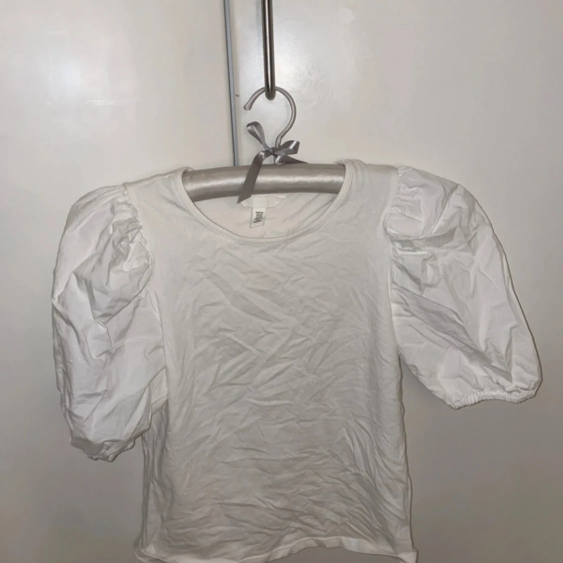 Trendig T-shirt med puffärmar