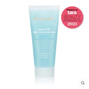 Niagara Falls Ultra-Hydrating Mask från Hickap - En återfuktande ansiktsmask från Hickap, vinnare av Tara Beauty Awards 2023. Denna mask ger 72 timmars fuktboost och är 100% vegansk, lämplig för alla hudtyper. Perfekt för att ge huden en intensiv återfuktning. Använd ca 2 gånger. Nypris 179kr