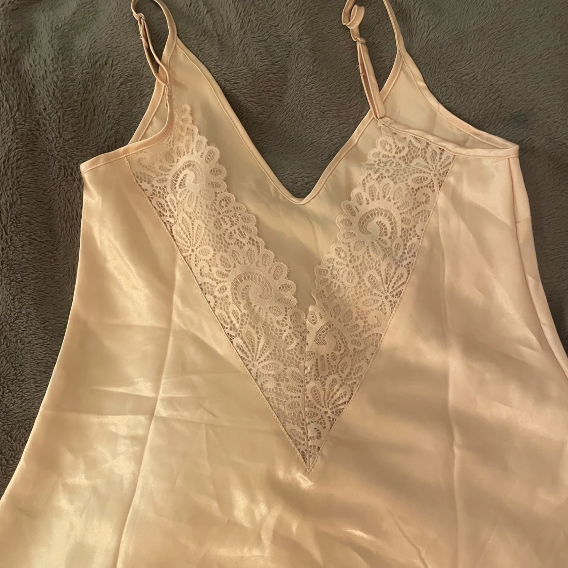 Champagne-färgad pyjamasset med spets - 2