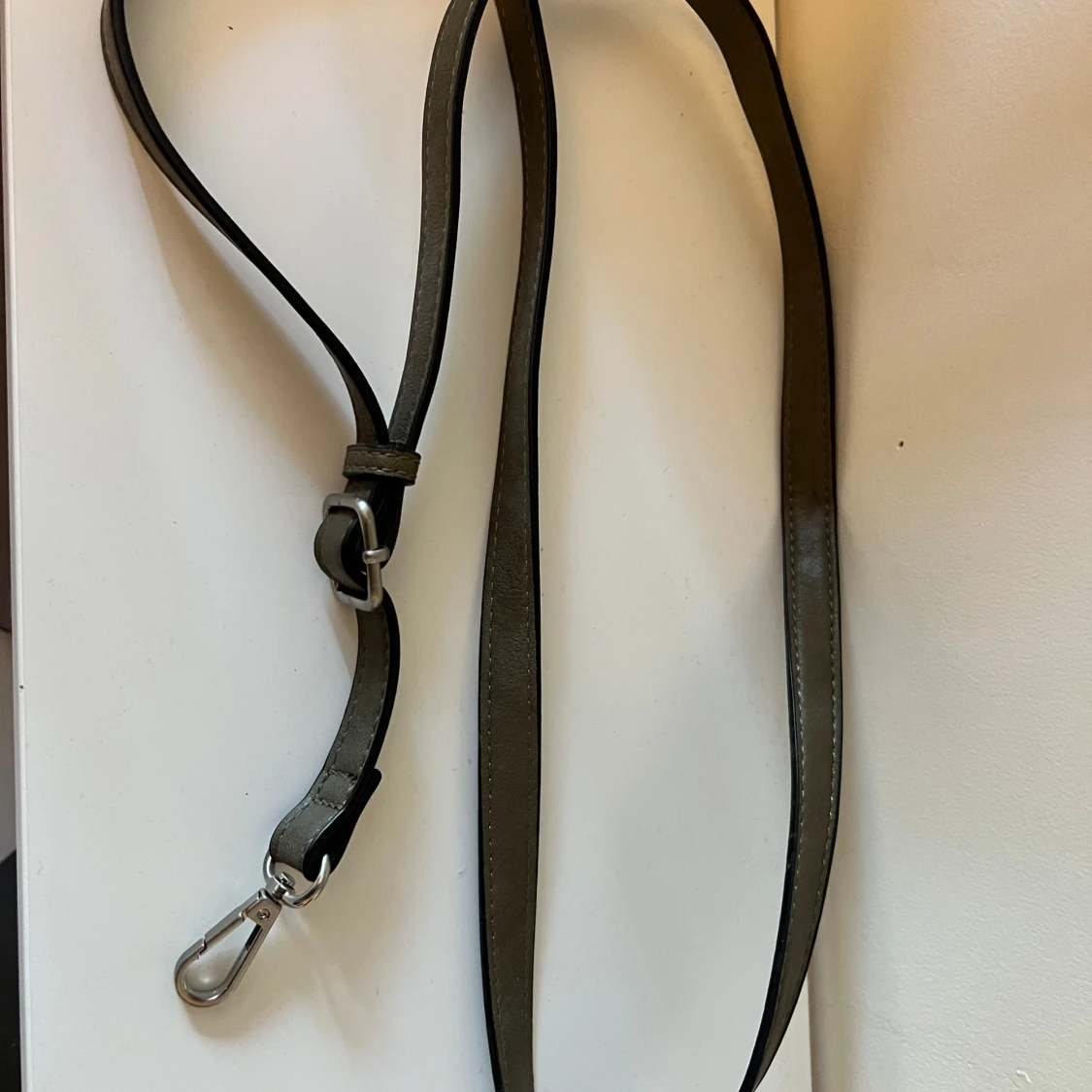 Olivgrön axelväska från Suri Frey - 3