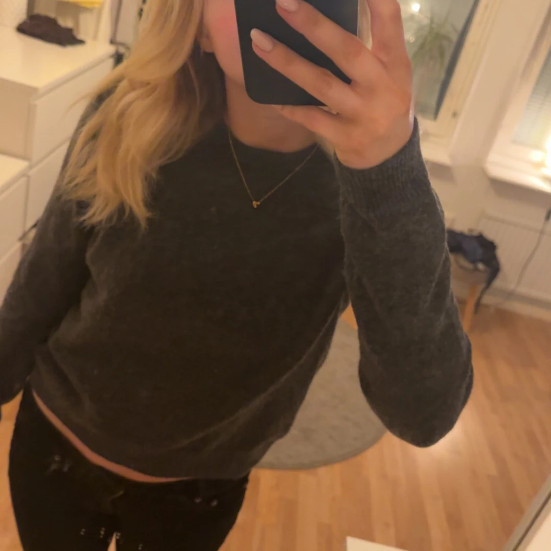 Mörkgrå tröja - 1