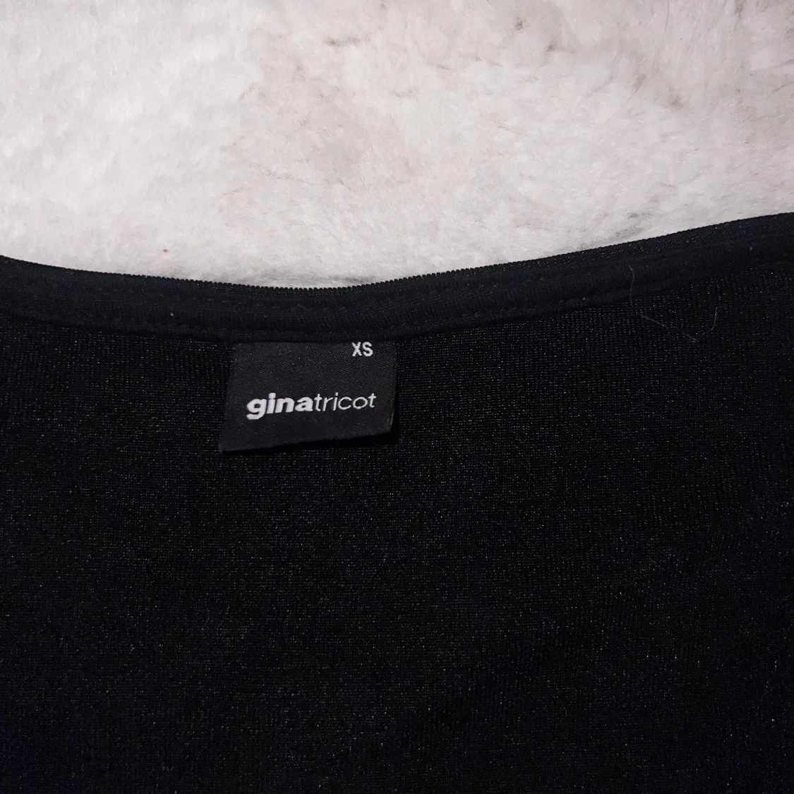 Svart omlottopp från Gina Tricot - 1