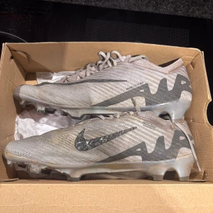 Nike mercurial vapor elite  - Använda men i bra skick, inga hål och inte slitna. 🤩