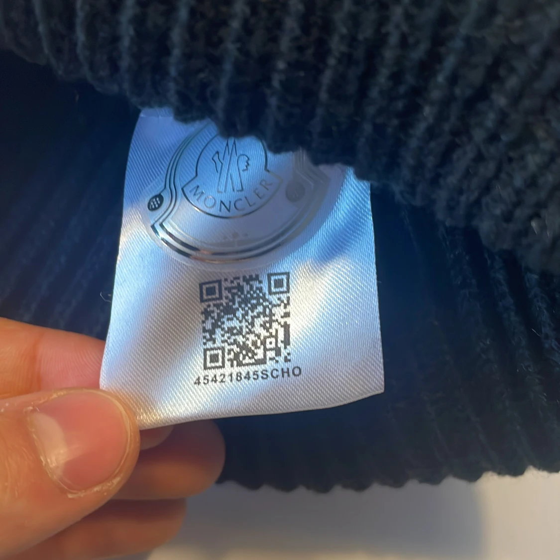 Svart ribbad mössa från Moncler - 2