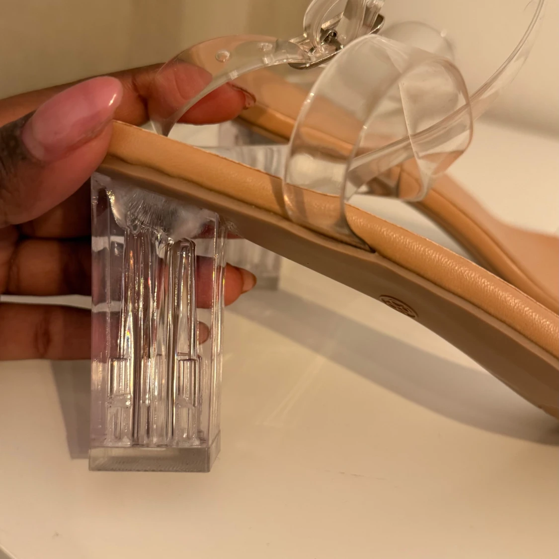 Transparenta klackskor med remmar - 1