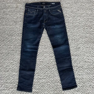 REPLAY ANBASS JEANS  - Replay anbass jeans - Slim fit passform - Storlek W31/L32 - Nypris runt 1800kr -  Deluxecloset