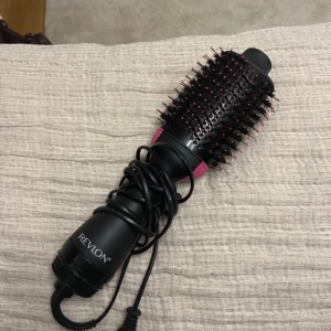 Revlon borste - Säljer denna Revlon borste! Bra skick och sparsamt använd! 