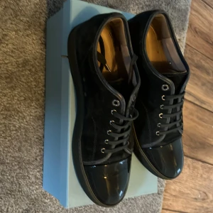 Svarta sneakers från Lanvin - Svarta lanvins i storlek 46. Skick 10 /10 allt OG Ingår