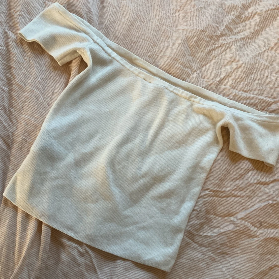 Vit offshoulder topp från Divided - 1