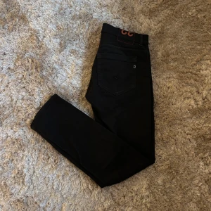 Svarta dondup  George - Model| George|Skick 9,7/10| storlek 32| pm för info🙌🏼