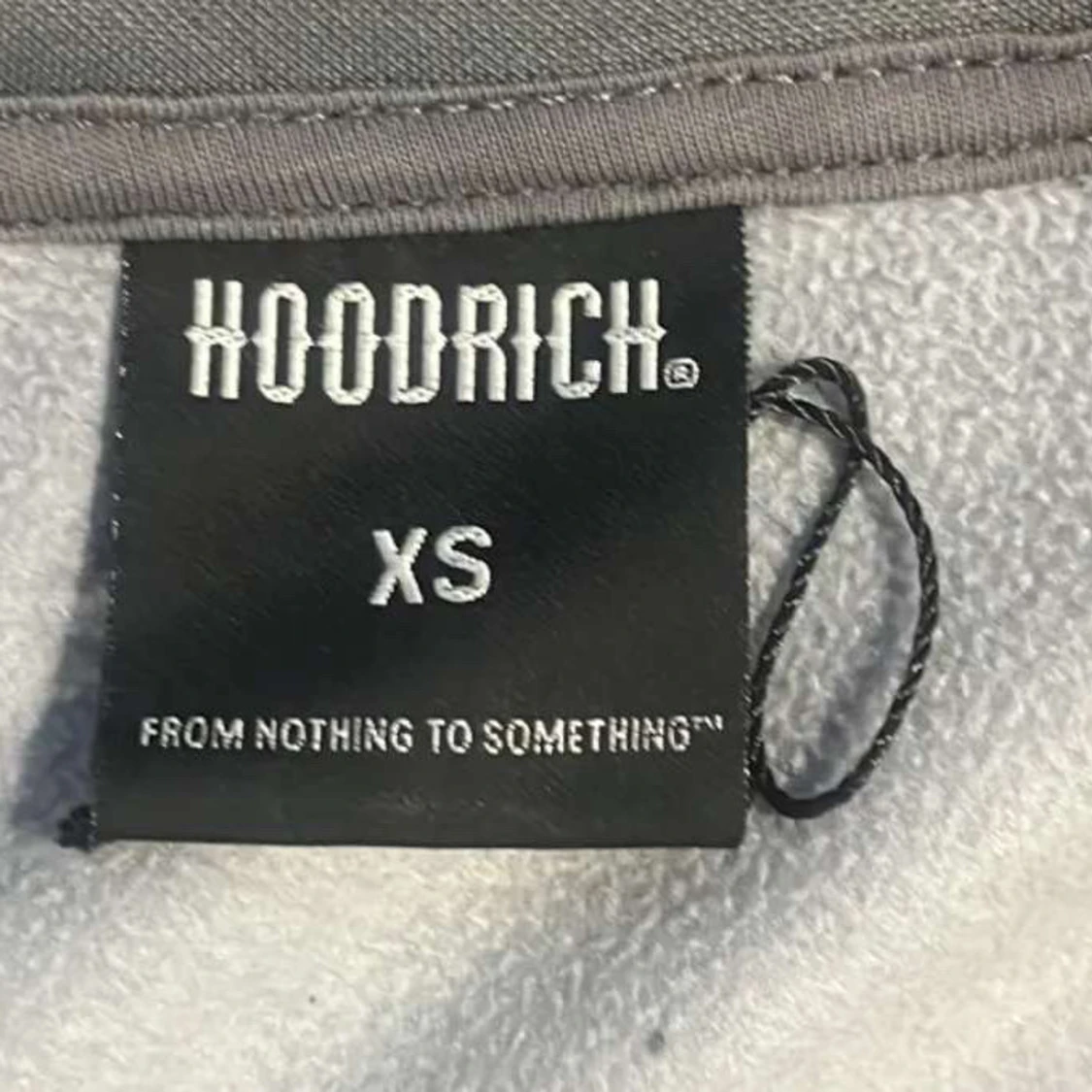 Grå och vit hoodie från Hoodrich - 3