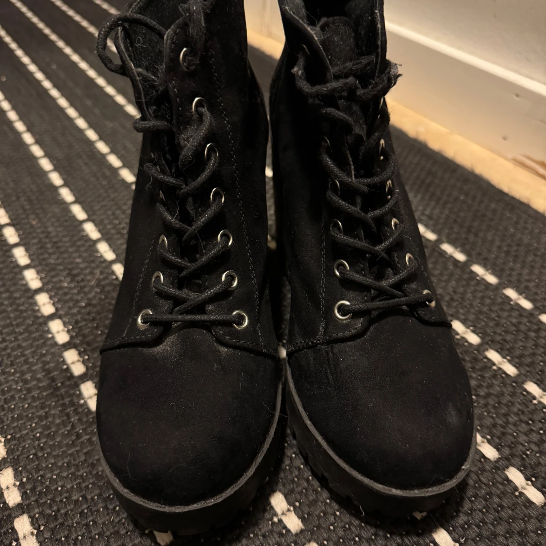 Svarta boots med klack - 1