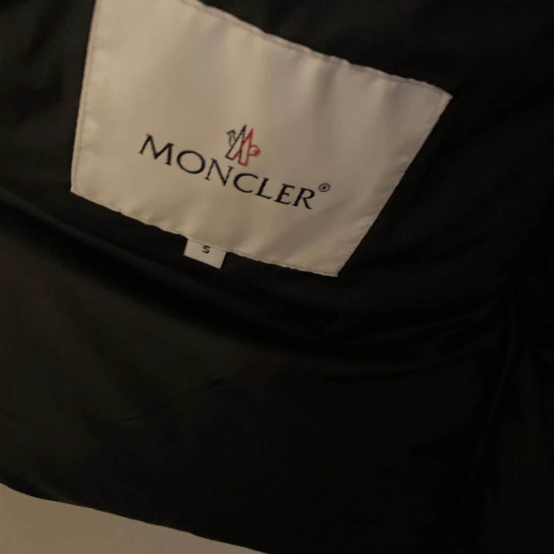 Svart dunjacka från Moncler - 2