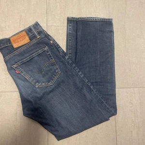   Levi's 511 jeans - Säljer ett par levis 511 slim fit jeans i storlek 32/32