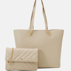 Anna field handbag - Säljer dessa två väskor 100kr styck. De är använda ett par gånger men ser fortfarande som ny ut. Skriv ifall ni vill ha fler bilder!