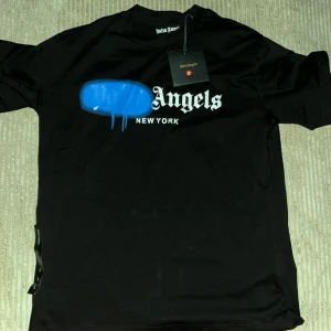 Palm angels t-shirt - Aldrig använd. Den är stor i storlek skulle säga den är mer XL