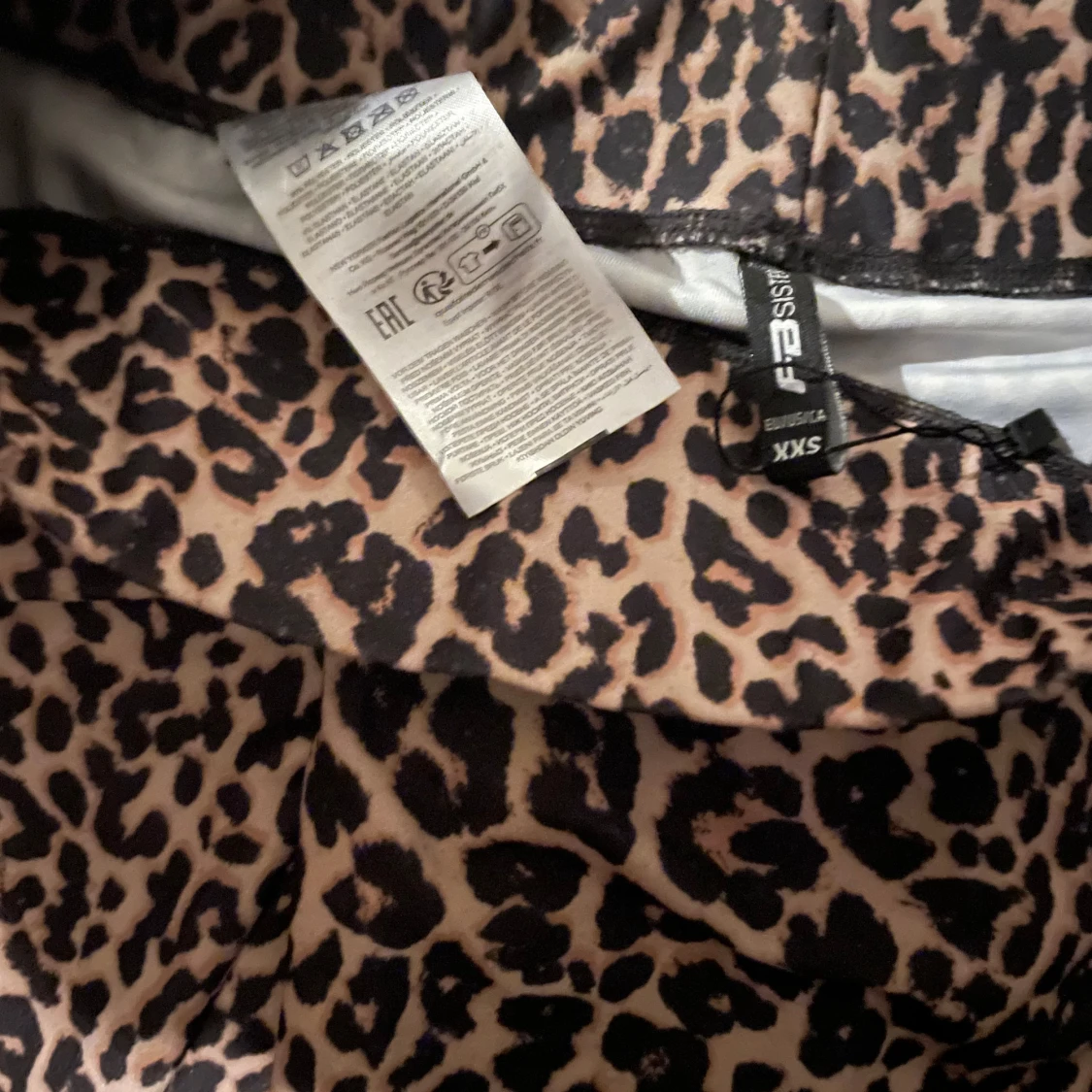 Leopardmönstrade byxor från F&F - 1