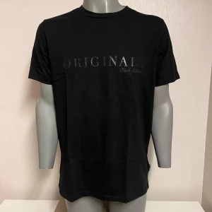 Mr originals t shirt  - 2 styck kvar(det är först till kvarn). För fler detaljer eller frågor så är de bara att skriva.
