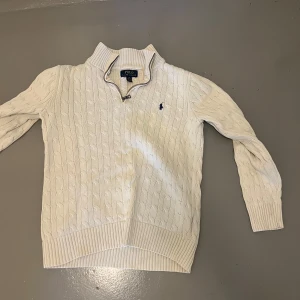 Ralph lauern half zip - Nästan aldrig använd väldigt fint skick och bra kvalite.