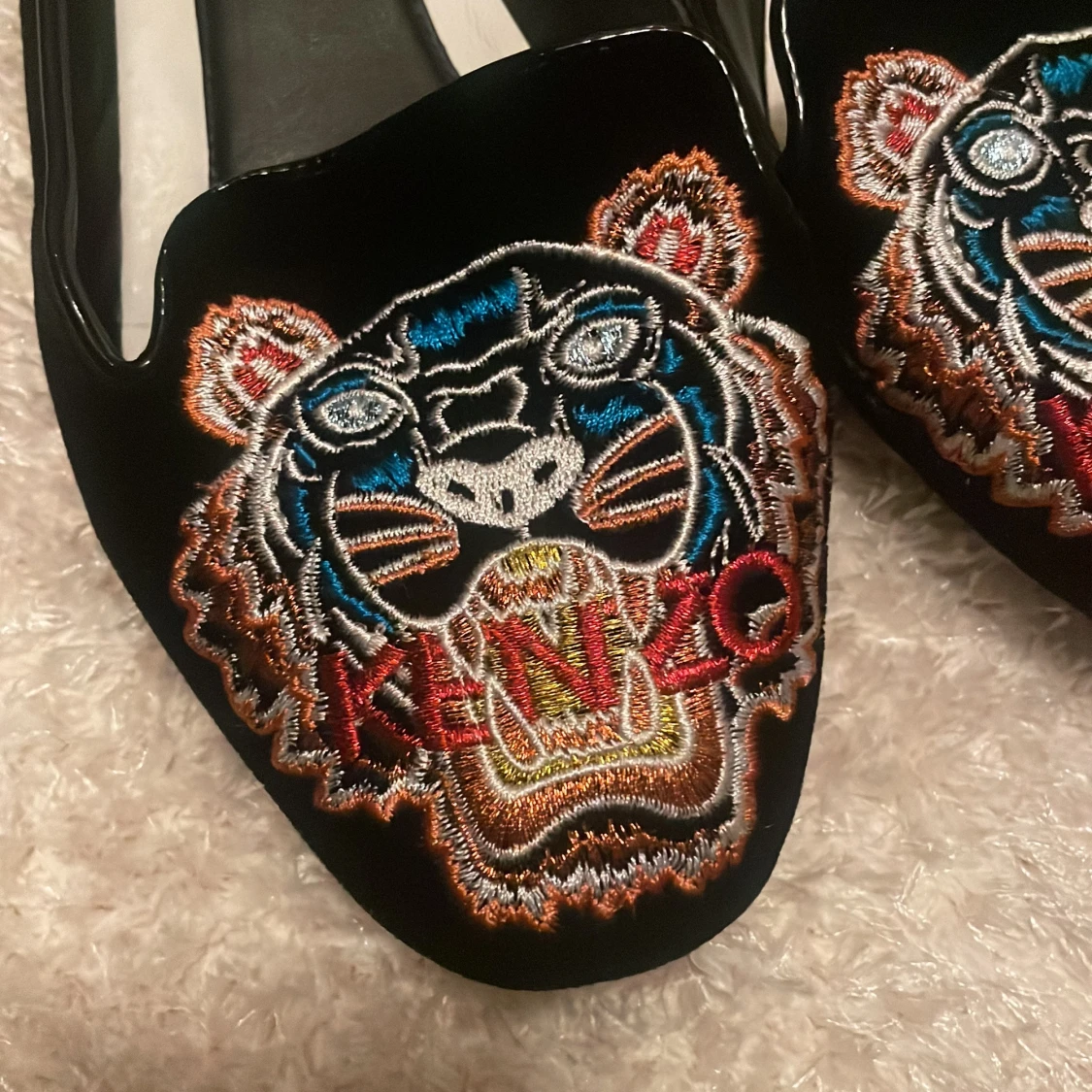 Svarta loafers från Kenzo med broderad tiger - 3