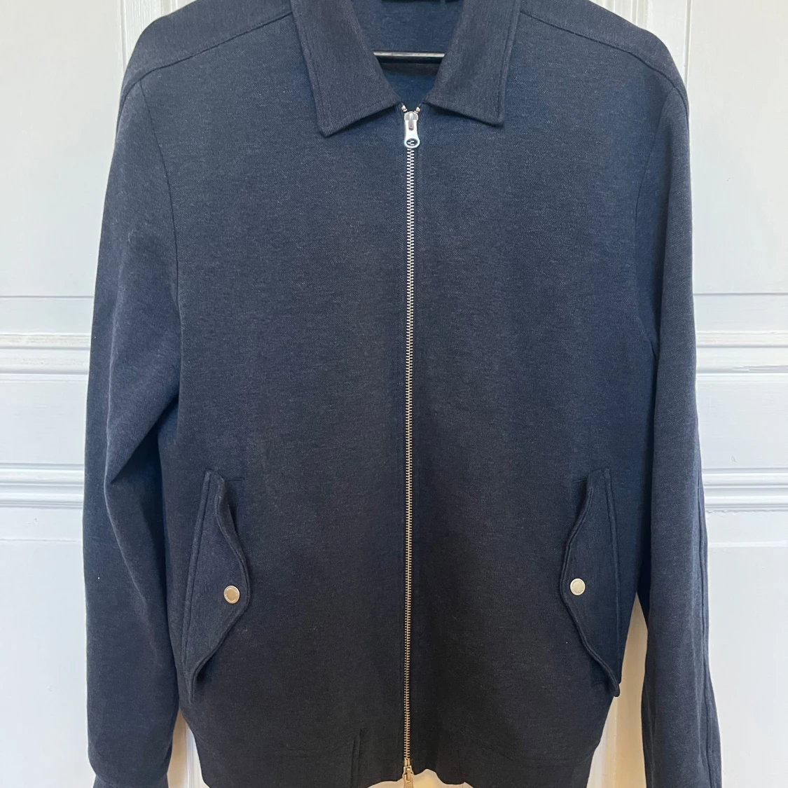 Mörkblå jacka från J.Lindeberg