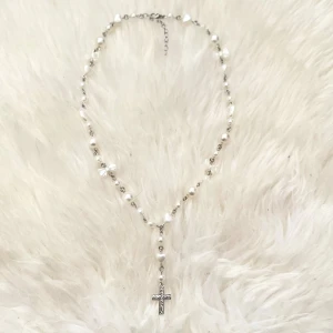 Kors halsband / rosary - ⋆౨ৎ˚⟡˖ ࣪Handgjort halsband ᡣ𐭩frakt: 22kr, dm vid köp! Ig:starryadore