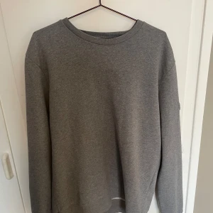 Henri lloyd tröja - henri lloyd tröja i riktigt bra skick! Står ingen storlek men sitter som L