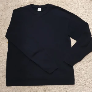 Blå stickad tröja - Säljer nu en stickad tröja från lindex | Storlek 152 cm | inga defekter och tvättas innan frakt!