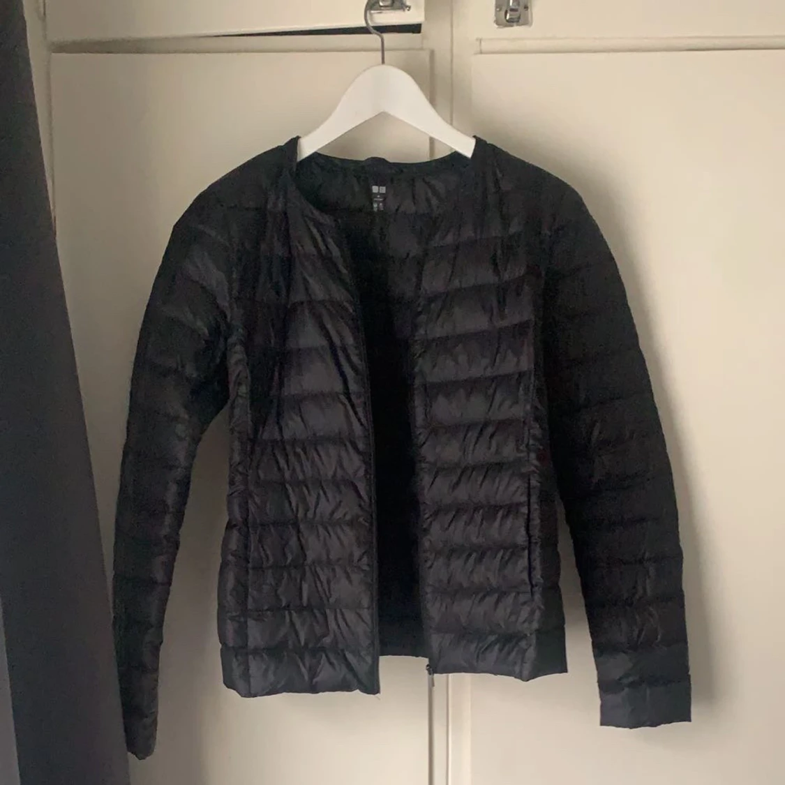 Svart dunjacka från Uniqlo - 1