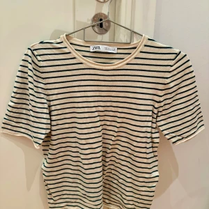 randig tshirt från zara - Grön-beige-randig tshirt från zara